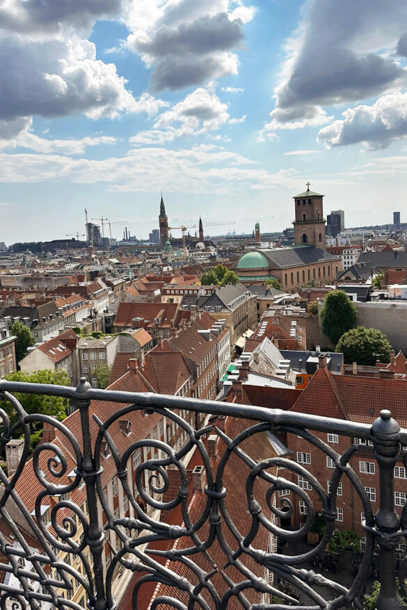 Výhľad z Round Toweru (Rundetaarn) na celú Kodaň
